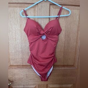 Cup she red, tummy slimming twist swimsuit